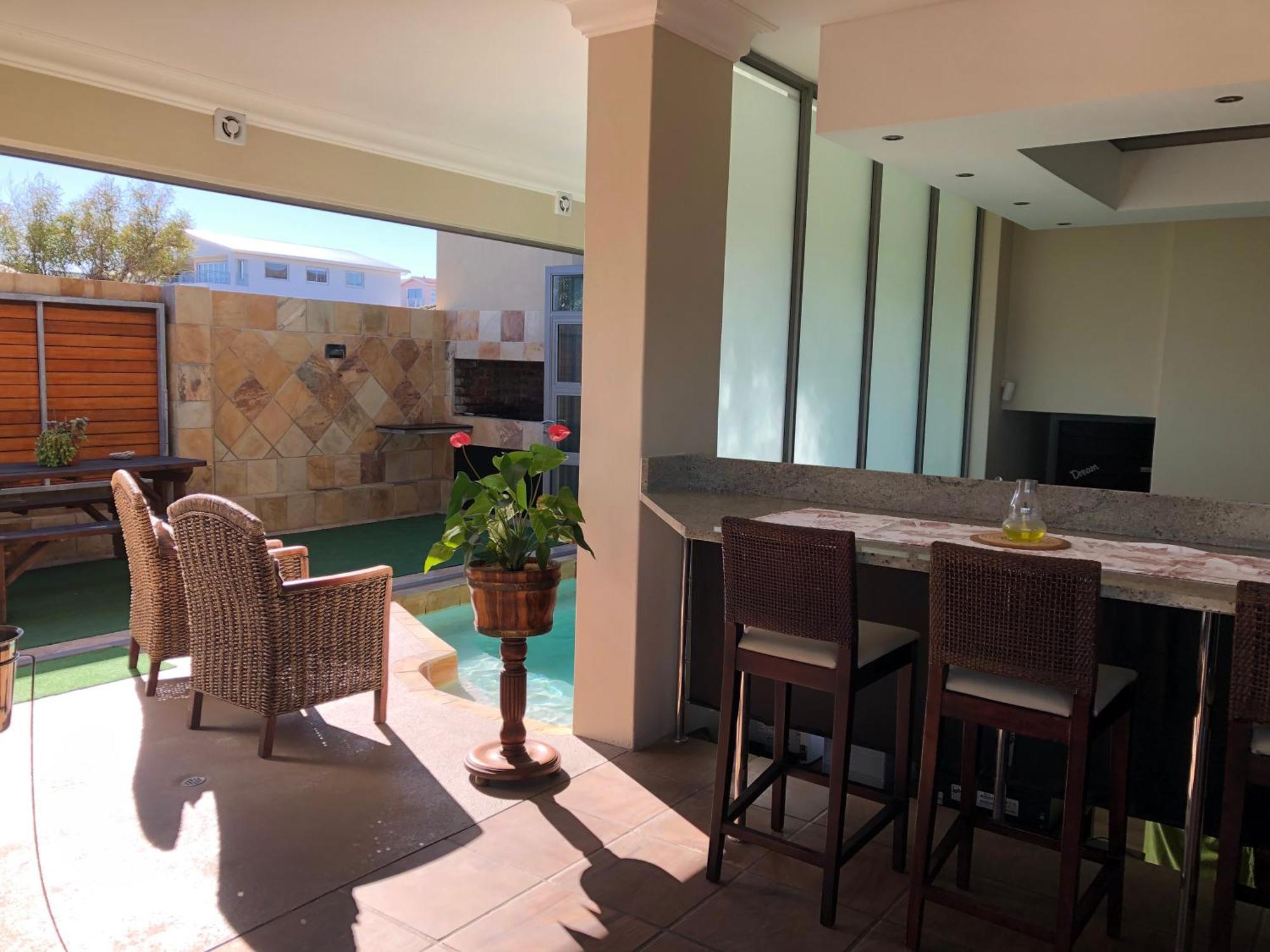 Marine 5 Boutique Hotel Gansbaai Exterior photo